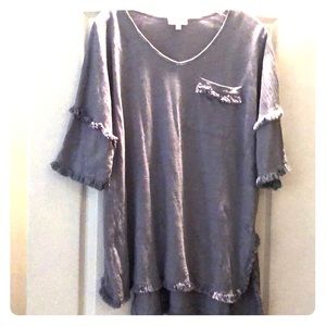 Adorable Umgee tunic top size medium